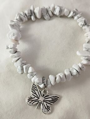 White Turquoise Gemstone Chip Bracelet with Silver Butterfly Charm Elastic